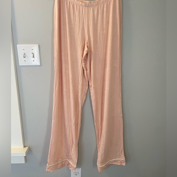 Hale Bob 2 piece classic pajama set in pink with white piping size small NWT - Picture 6 of 7